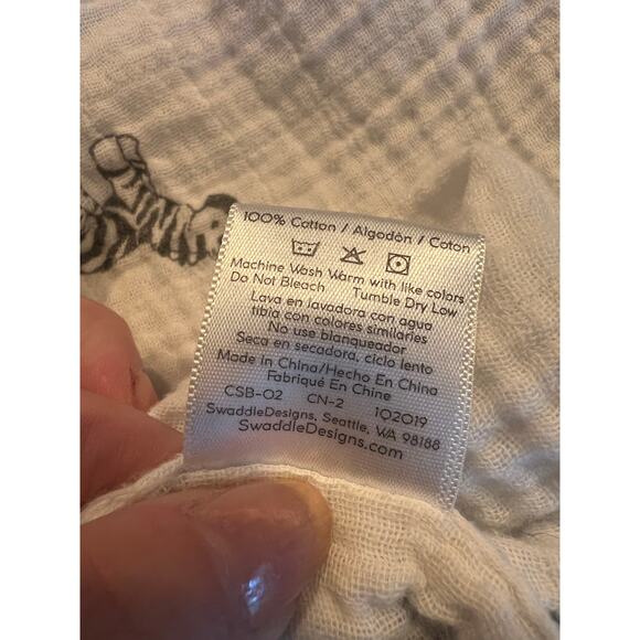 Amazing Baby Zebra Muslin Swaddle Receiving Blanket Lovey Cotton White & Black - Picture 4 of 7